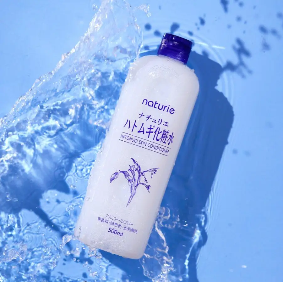 Зволожуючий та заспокійливий лосьйон Naturie Hatomugi Skin Conditioner 500 мл